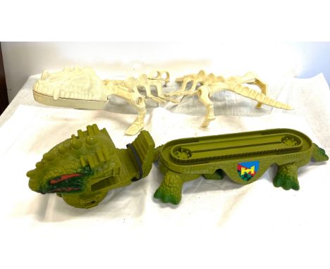 Mattel 1984 He-Man Masters Of The Universe Battle Bones Dinosaur Skeleton Transport Carrier, Dragon Walker - He-Man Masters o