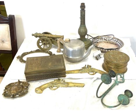 Selection of brass and metal ware to include a lamp, canon brass box etc 