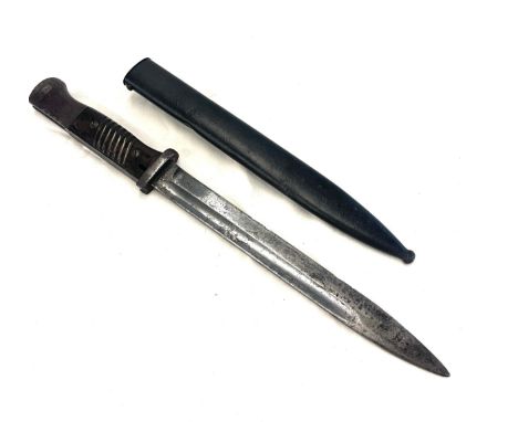 German WWII K98 bayonet with scabbard, approximate overall length : 40cm, blade reads 4614, 41CLC. Makers marks as per images