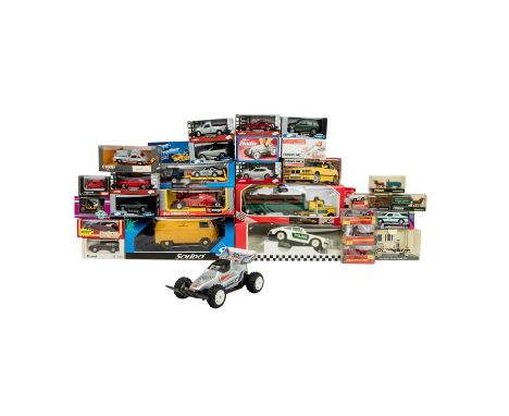 u.a. SCHUCO/WELLY 30-tlg Konvolut Fahrzeugmodelle in verschiedenen Maßstäben, darunter im Maßstab 1:24: BURAGO Ferrari, GAMA 