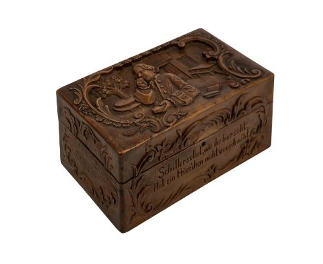 SCHNUPFTABAKDOSE "Schillerdose", Historismus Ende 19./Anf. 20. Jh., Holz, Deckel und Schauseiten im Rokokostil beschnitzt, de