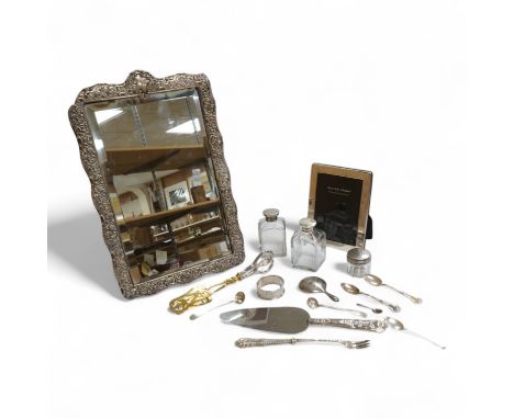 A late Victorian repousse silver mounted rectangular easel mirror, Birmingham, 1896, 35.7cm(a.f.), together with a modern sil