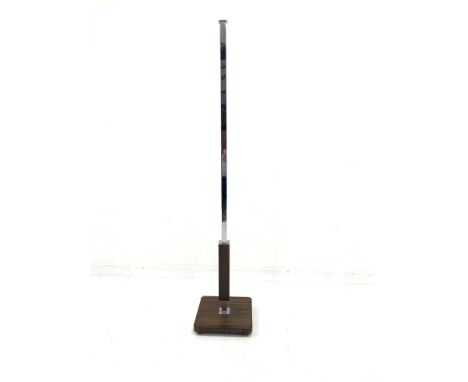 Art Deco standard lamp, with square section chrome column on walnut base, H155cm - Condition Report 