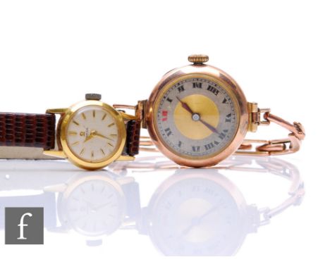 An early 20th Century 9ct hallmarked manual wind wrist watch, Roman numerals to a two tone circular dial, case diameter 25mm,