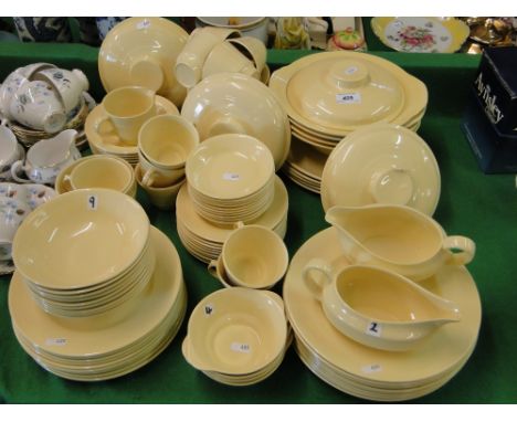 Extensive Woods "Jasmine" dinner & tea service, including 4 tureens & 2 sauceboats