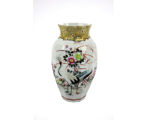 A decorative Japanese vase decorated all over with birds in a landscape, H25cm . Condition : Good overall with some wear to g