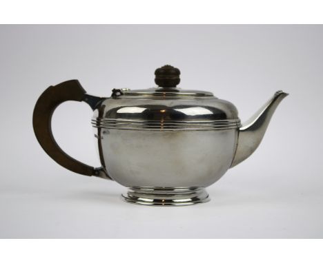 A Silver Teapot&nbsp;with wooden handle &amp; finial,&nbsp;hallmarked for Birmingham 1938, makers mark D&amp;F (Deakin &amp; 