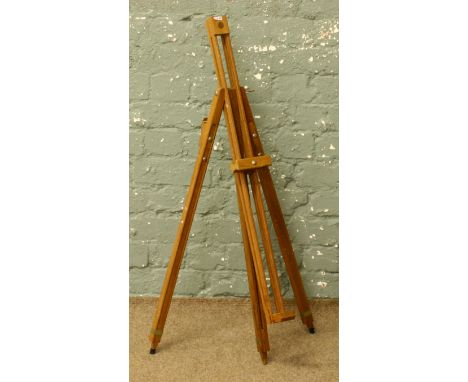 A Vang artists easel.