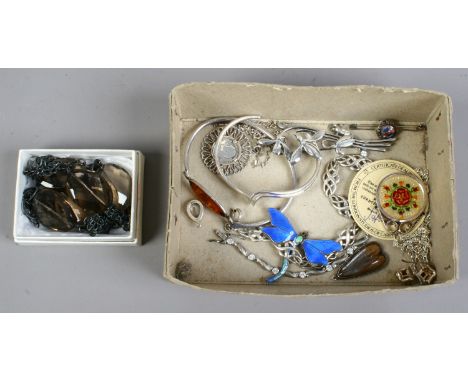 A collection of silver jewellery etc including enamel dragonfly brooch, George V coin pendant, amber bangle and Jenny Gill ne