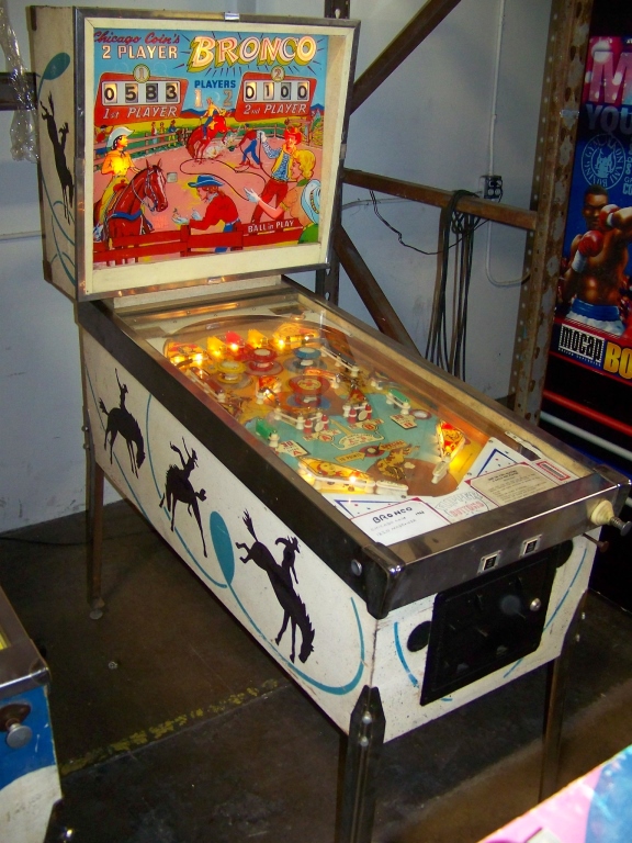 BRONCO PINBALL MACHINE CHICAGO COIN 1963 Item is in used condition
