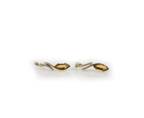 Paar Ohrhänger585 Gelbgold, punziert, jeweils 22 Brillanten, je Stecker gesamt ca. 0,28 ct, J-K, si, jeweils ein Citrin im Na
