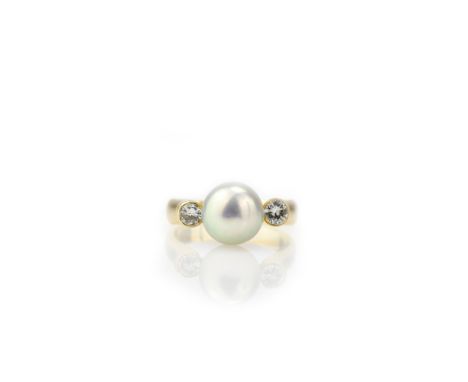 Damenring mit Zuchtperlen- und Brillantbesatz585 Gelbgold, punziert, 2 Brillanten, gesamt ca. 0,40 ct, K-L, vs, Perle Ø 9,4 m
