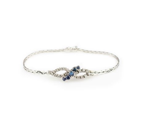 Damenarmband mit Saphirbesatz585 Weißgold, punziert, 20 Brillanten, gesamt ca. 0,60 ct, J-K, si, 5 Saphire, rund geschliffen,