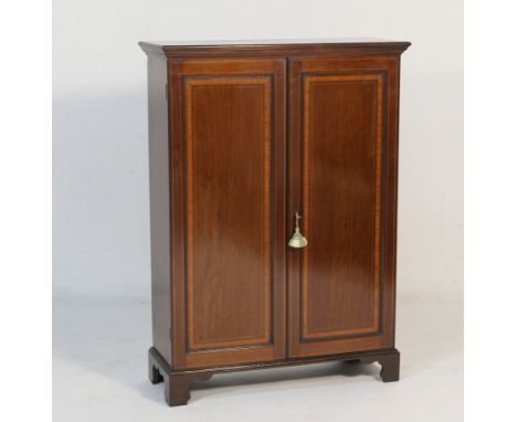 Edwardian mahogany and satinwood banded cabinet, having two recessed panel doors with boxwood tramline inlays, opening to two