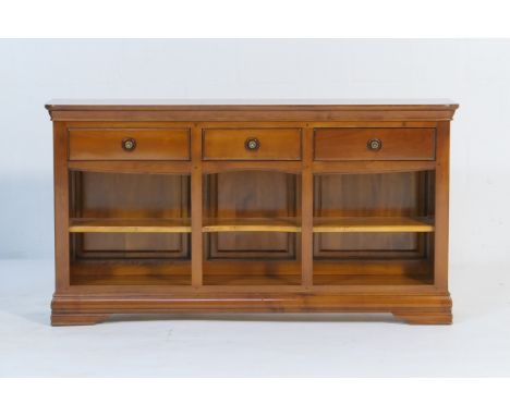 Quality modern fruitwood open dresser, by Wesley Barrell, Oxfordshire, fitted with three small drawers with brass knobs, pegg