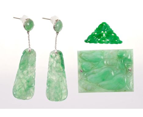 Pair Chinese carved jade pendant earrings, similar plaque brooch and a similar triangular panel CONDITION REPORT Earrings - 5