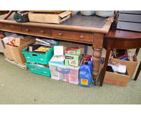 Vary Large Collection of Vintage Photo developing items to include Kodak, Westbury etc.