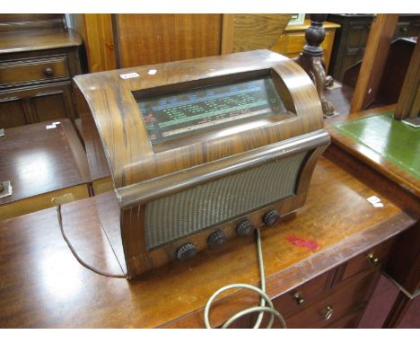 A Vintage Defiant 3 Band Valve Radio.