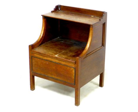 An early 19th century mahogany commode, 56 by 49 by 75.5cm high. 