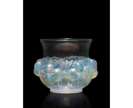 designed 1930opalescent and blue stainedstencilled R. LALIQUE FRANCE17.8cm (7in) high