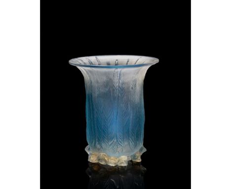 designed 1925opalescent and blue stainedmoulded R. LALIQUE FRANCE16.5cm (6 1/2in) high