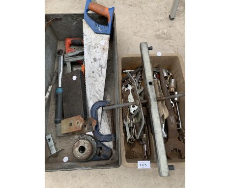 A GALVANISED TUB TO INCLUDE G CLAMP AND VARIOUS TOOLS ETC. 