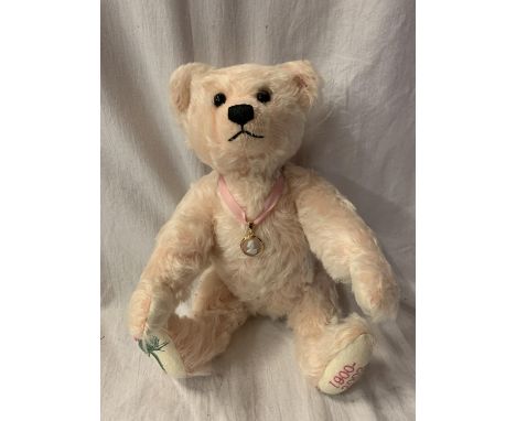 A STEIFF QUEEN MOTHER 1900-2002 BEAR 