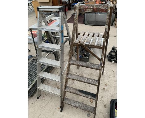 TWO SETS OF STEP LADDERS, ONE FOUR RUNG VINTAGE SET AND A SIX RUNG METAL STEP LADDER 