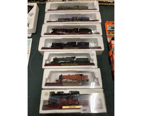 AN ASSORTMENT OF SCALE TRAIN MODELS ON PLINTHS TO INCLUDE A BRITANNIA CLASS 