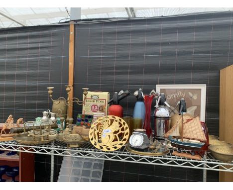 A LARGE COLLECTION TO INCLUDE BRASS ITEMS, VINTAGE SODA SYPHONS, CLOCK, CANDLE STICK ETC. 