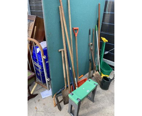 VARIOUS GARDEN TOOLS 