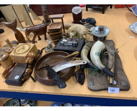 AN ECLECTIC ASSORTMENT OF TREEN, HORN AND CERAMIC WARE TO INCLUDE A BOAT ETC 
