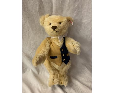 A STEIFF PRINCE WILLIAM H.R.H LIMITED EDITION /1500 BEAR  (DAMAGE TO WAISTCOAT) 