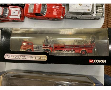 A CORGI COLLECTIBLES MILWAUKEE FIRE DEPARTMENT AERIAL LADDER 
