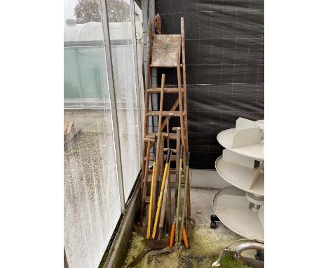 A SET OF VINTAGE WOODEN STEP LADDERS AND VARIOUS GARDEN TOOLS 