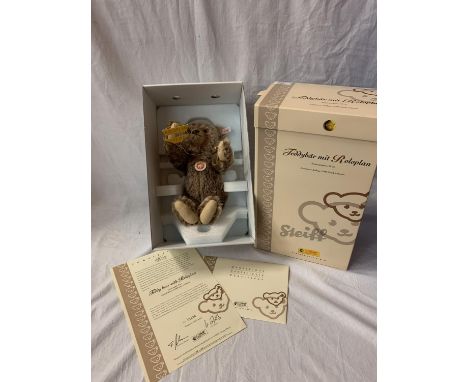 A STEIFF TEDDY BEAR WITH ROLOPLAN BOXED WITH CERTIFICATE 