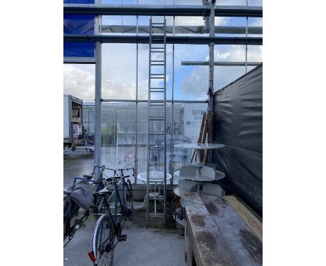 A WHITE METAL GARDEN TABLE AND AN ALLOY LADDER 