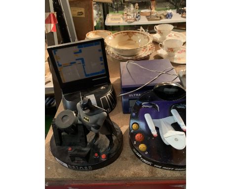 AN ASSORTMENT OF MARVEL ELCTRICALS TO INCLUDE A BATMAN CLOCK 