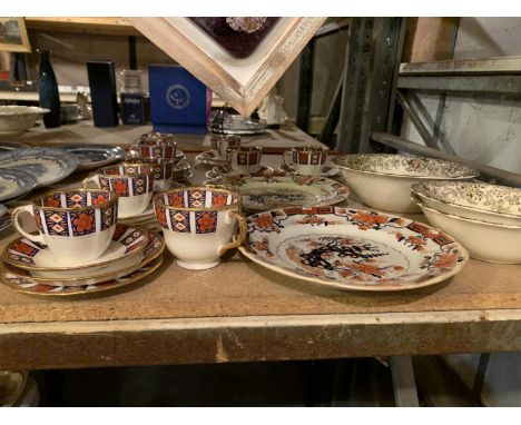 AN ASSORTMENT OF CERAMIC WARE TO INCLUDE A 'SANDRINGHAM' BONE CHINA TEA SET 