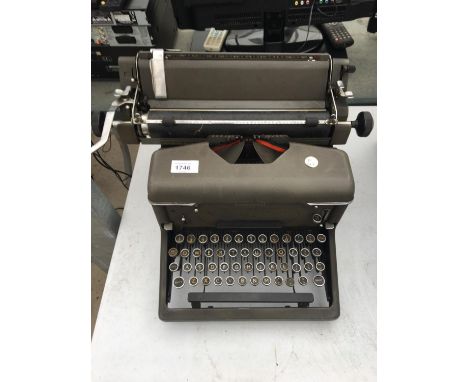 AN VINTAGE IMPERIAL TYPEWRITER 