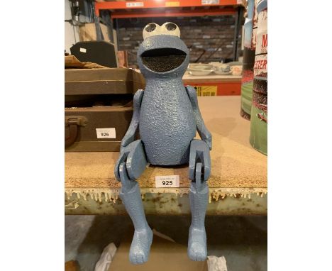 A NOVELTY WOODEN 'COOKIE MONSTER' SESAME STREET SHELF PUPPET 