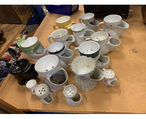 A COLLECTION OF VARIOUS SIZED VINTAGE STYLE SHAVING MUGS 