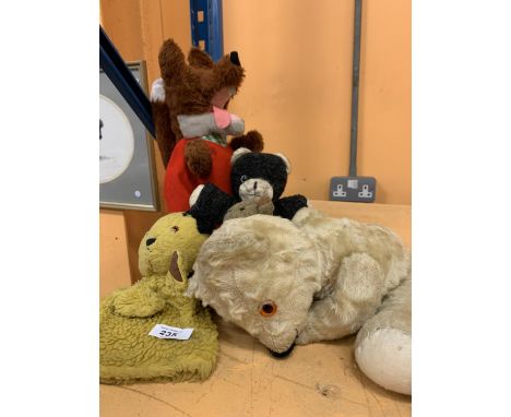 AN ASSORTMENT OF VINTAGE TEDDY BEARS TO INCLUDE BASIL BRUSH 