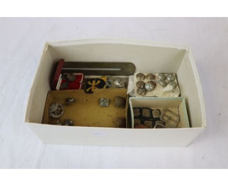 A Collection Of Military Collectable Relating To The Duke Of Cornwall Light Infantry To Include Buttons, Badges And Buckles T