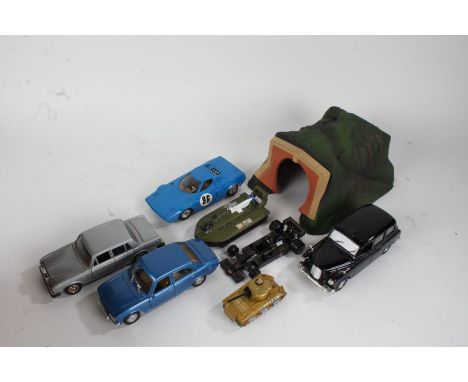 Collection of model vehicles, to include a Dinky Toys Hovercraft 290, Corgi Mack Truck, two Lion Car DAF trucks, Lotus John P