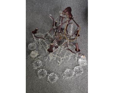 A modern chandelier with five branches of lights and hanging teardrop glass. H.48 cm. 