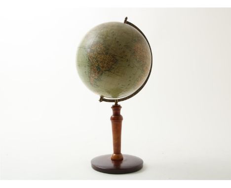 Nederlandstalige wereldbol, origineel van Dr. R. Neuse, met Nederlandse redactie van R.E. Kaltofen, Uitgegeven bij de erven v