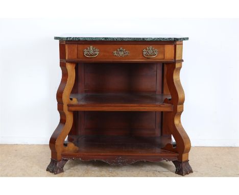 Mahoniehouten open commode met groenmarmeren blad, plintlade en 2 open vakken op klauwpoten, 19e eeuw, 88 x 86 x 48 cm.