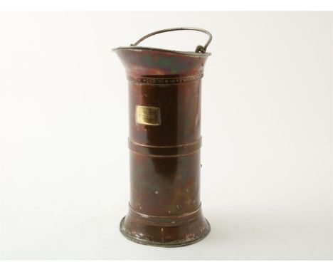 Koperen Cylindrisch vloeistofmaat, met een inhoud van een 1/2 dekaliter ( = 5 liter), aan de binnenzijde vertind, model met g