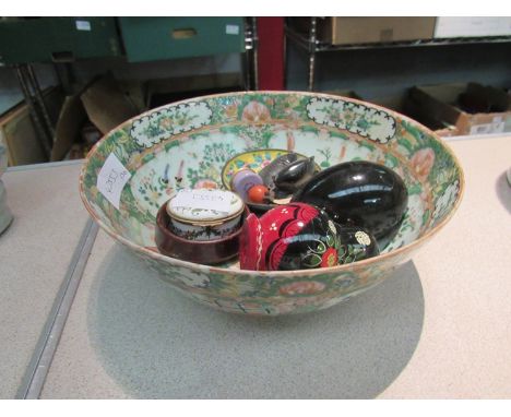 A modern Chinese porcelain bowl, Bilston enamel oval pill box, Battersea enamel miniature pill box, Cantonese enamel pin dish